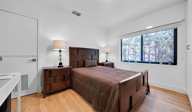Foto del edificio - 375 SW 32nd Rd