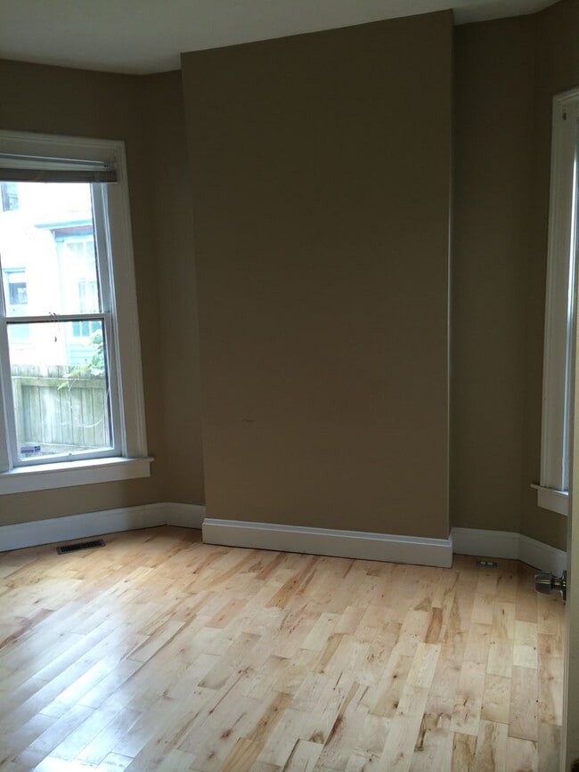 Building Photo - 57 Smith Pl