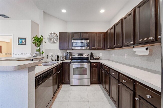 Foto del edificio - 1007 NE 208th St