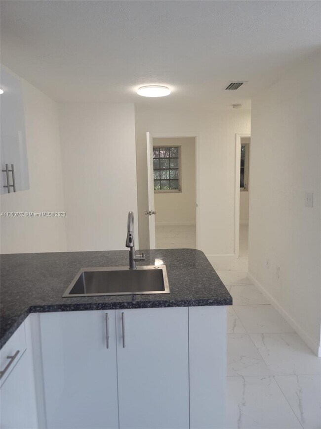 Foto del edificio - 10351 SW 173rd St