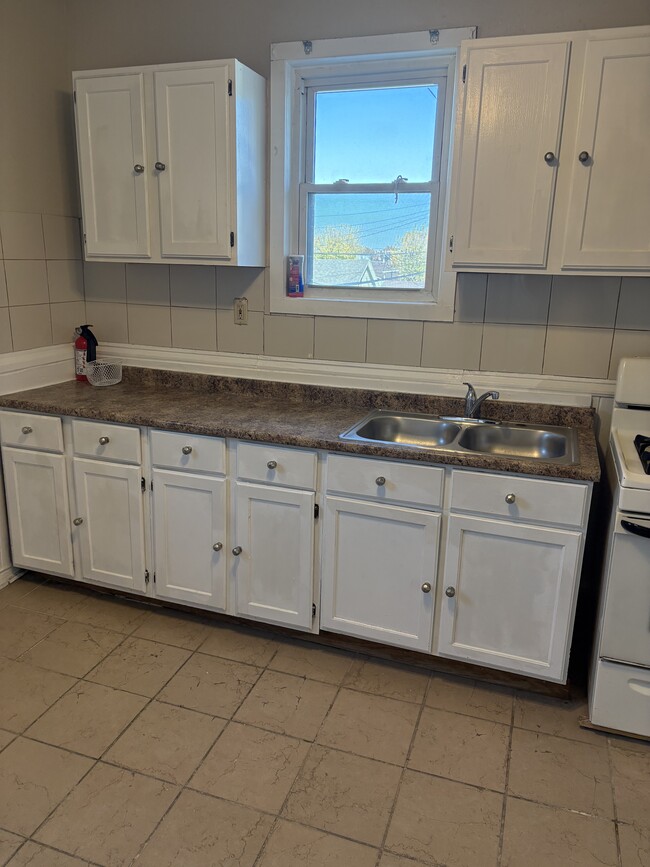 kitchen - 1657 S 11th St