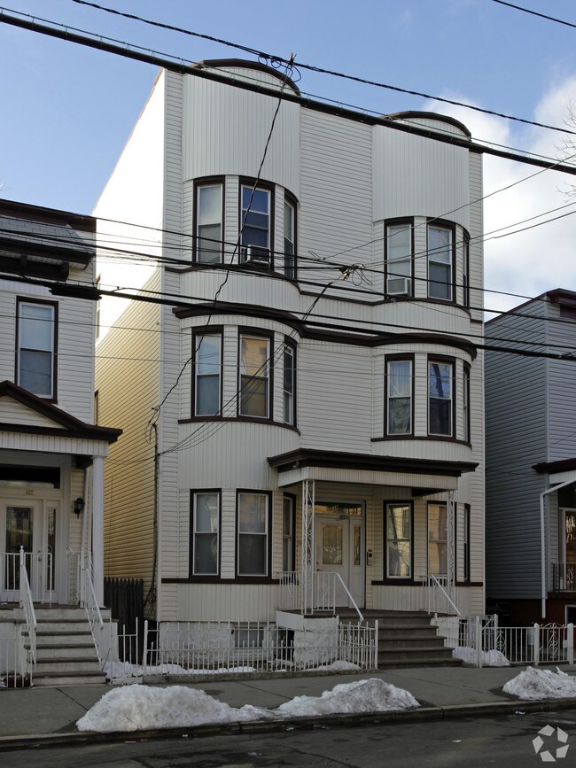 Primary Photo - 539 Palisade Ave