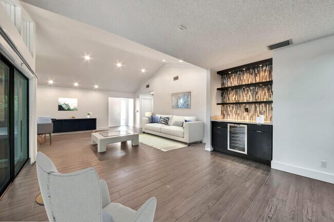Building Photo - 5529 Lakeview Mews Terrace