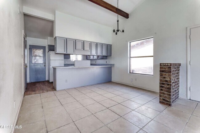 Foto del edificio - 3551 E Glen Dr