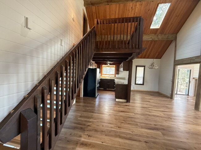 Building Photo - Beautiful and Bright 3 Bed/2 Bath with Acreage in NE Bend