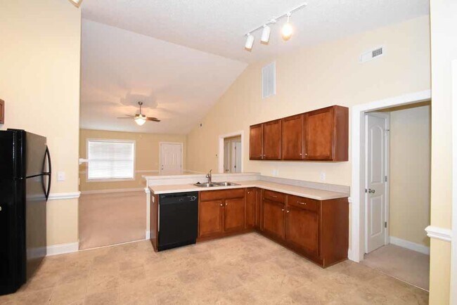 Foto del edificio - 2540 Saddleback Dr