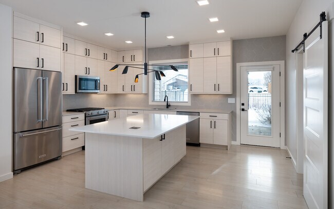 Foto del edificio - 2128 Dennison Ln