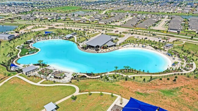 Foto del edificio - 2445 Whisper Frst Dr