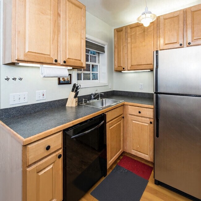 Foto del edificio - 3207 Cherry Hill Ln