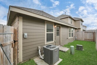 Building Photo - 15819 Kinlough Dr