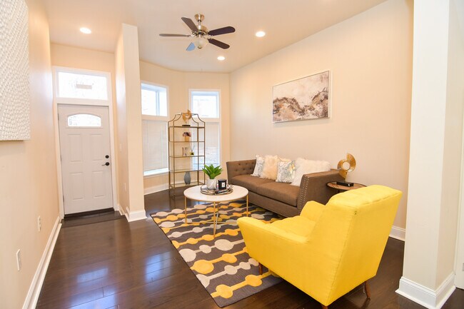 Building Photo - 2722 Parkwood Ave