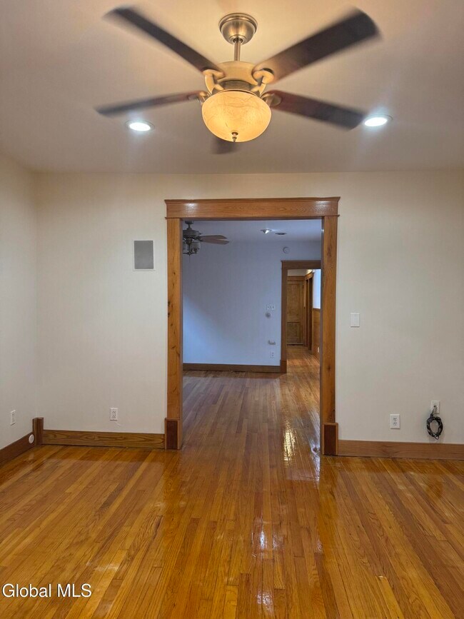 Foto del edificio - 147 Homestead Ave