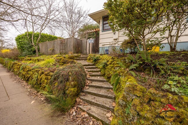 Foto del edificio - 3205 NE Davis St