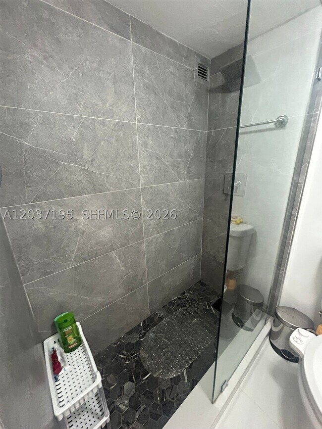 Foto del edificio - 16909 N Bay Rd