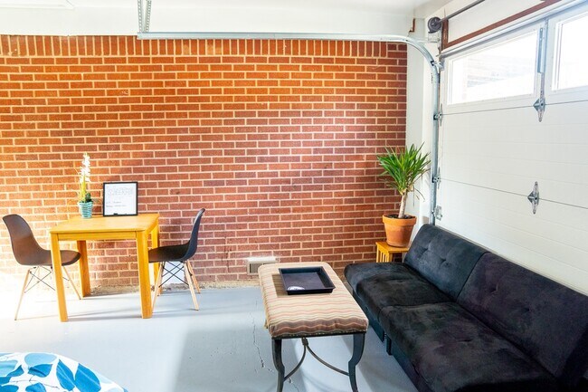 Foto del edificio - 8833 Kent St