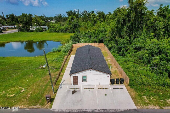 Building Photo - 143 N Claire Dr