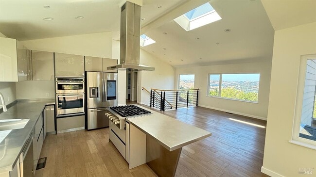 Building Photo - 221 El Toyonal