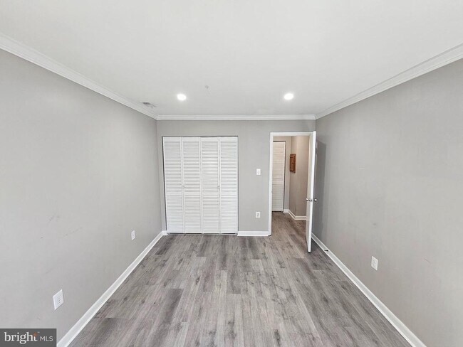Building Photo - 609 Hudson Ave