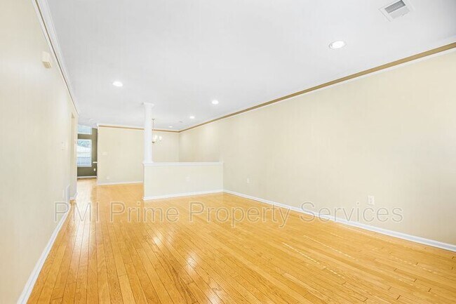Building Photo - 29 Dorchester Dr