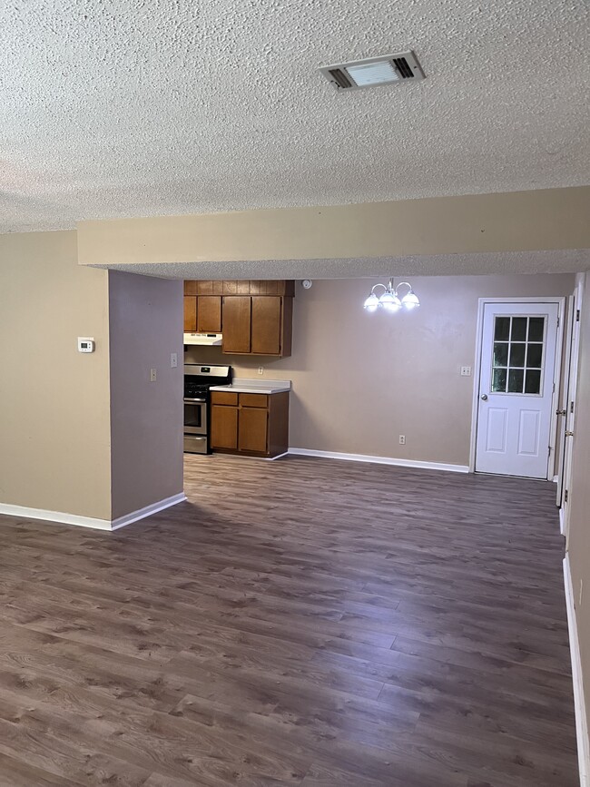 Building Photo - 103 Murdock Ln