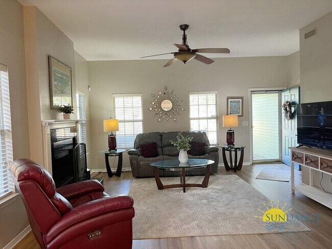 Foto del edificio - Charming 3-Bedroom Home in Shalimar – Conv...