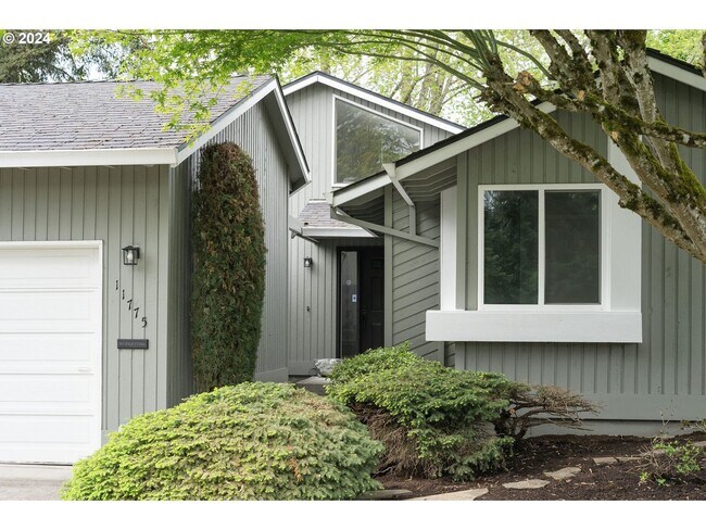 Building Photo - Beautiful Summerlake 3 bedroom, 2 bath hom...