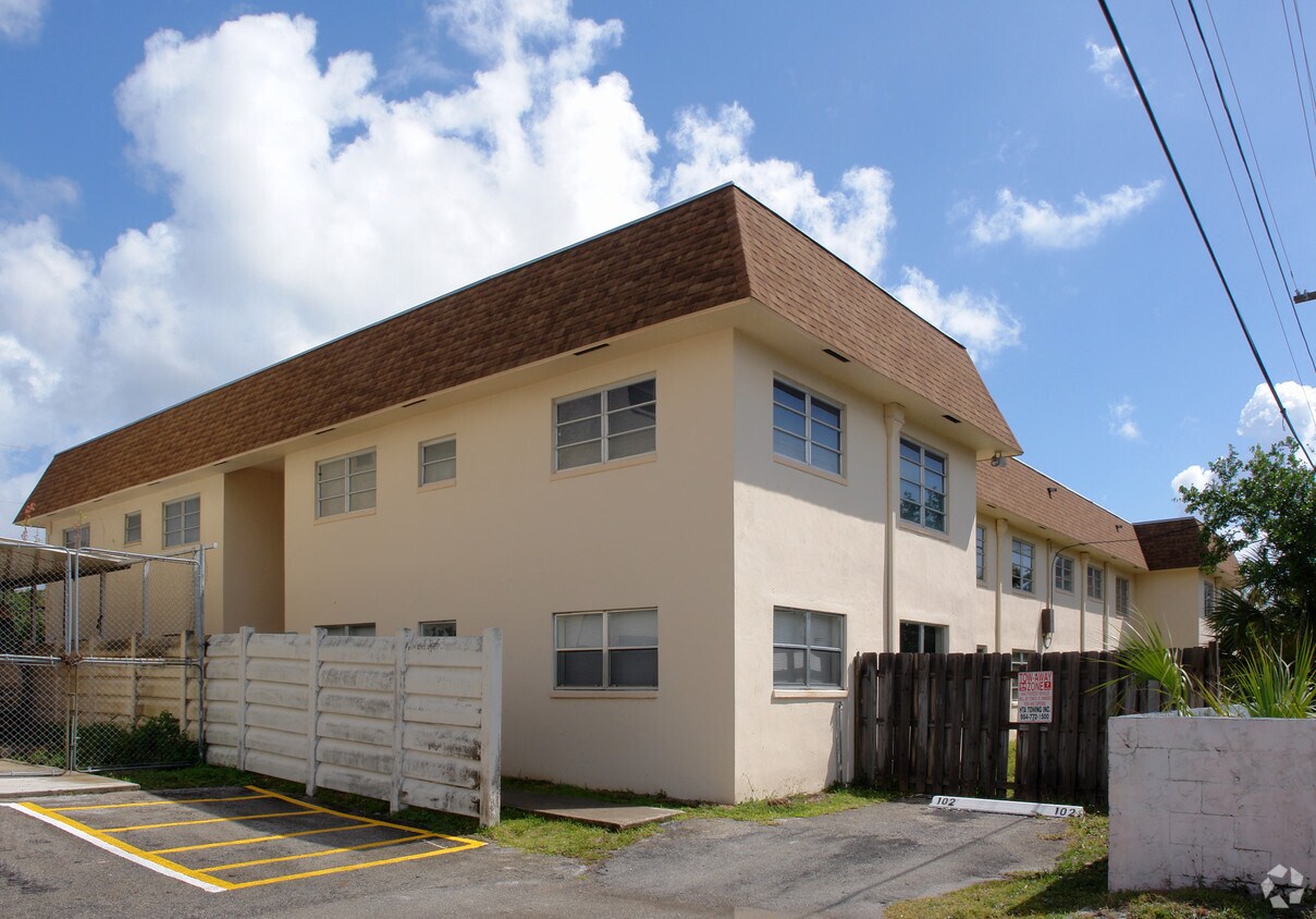 Foto del edificio - 1400 NE 50th Ct