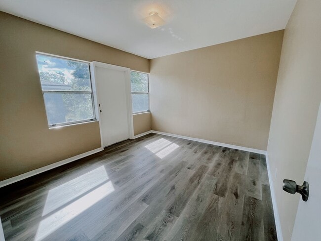 Foto del edificio - 3/1 AVAILABLE NOW!