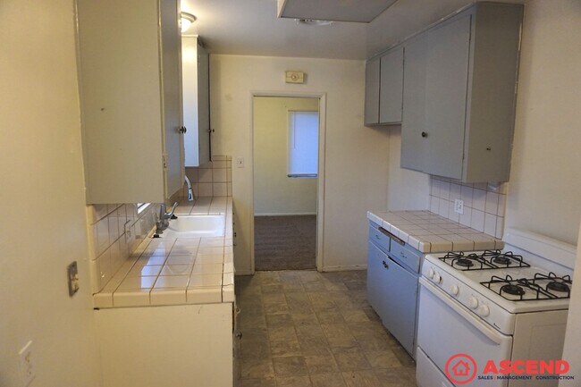 Building Photo - 2112 Kingston Pl