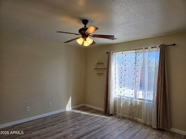 Foto del edificio - 5365 W Augusta Ave