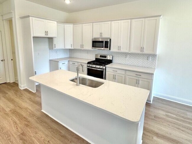 Building Photo - Now Leasing at Cedar Bluff – 4BR Townhomes...