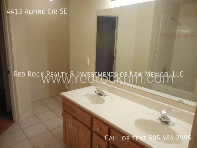 Building Photo - Single Story 3BR/2BTH Home on Large Lot