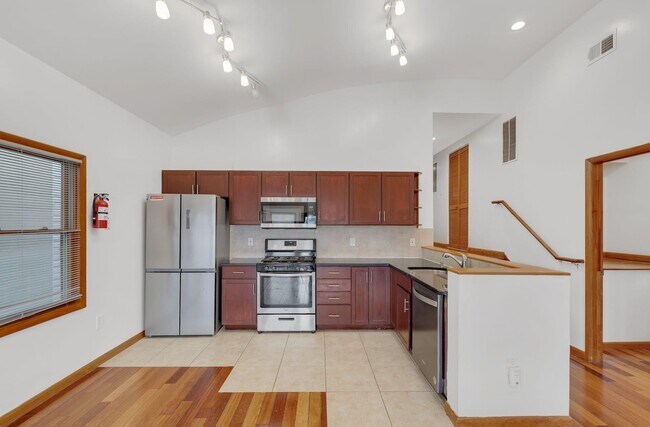 Foto del edificio - 6302 Jefferson St
