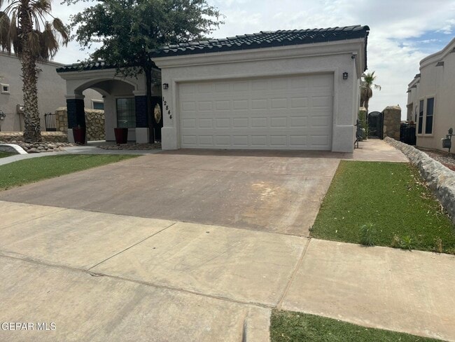 Building Photo - 12844 Cozy Cove Ave