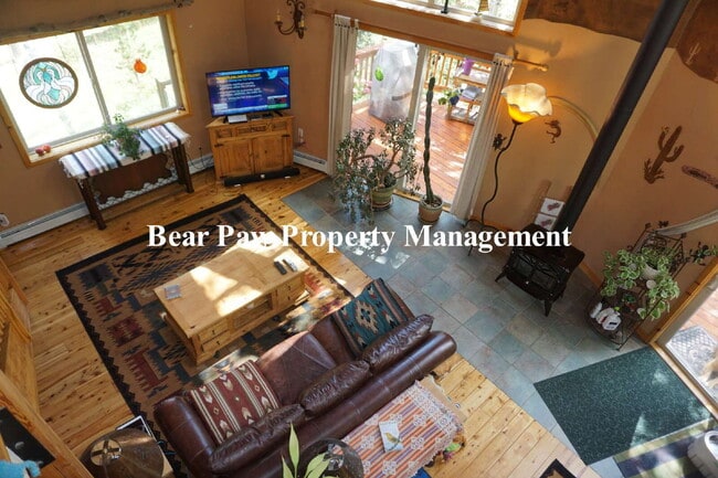 Building Photo - Beautiful FURNISHED Home on top of the wor...