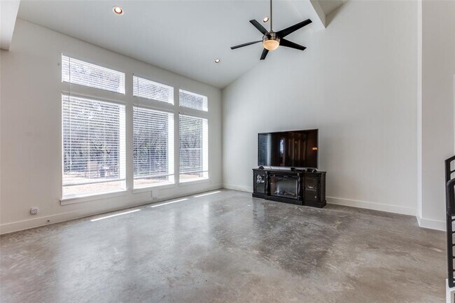 Building Photo - 14805 Foy Dr