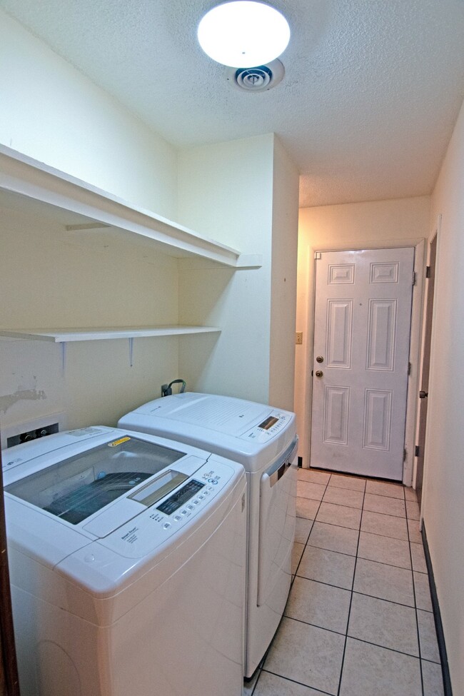 Building Photo - 2 Bedroom 1 Bath Coffeyville Apartment.