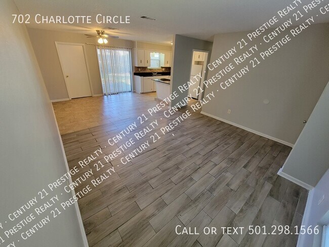 Foto del edificio - 702 Charlotte Cir