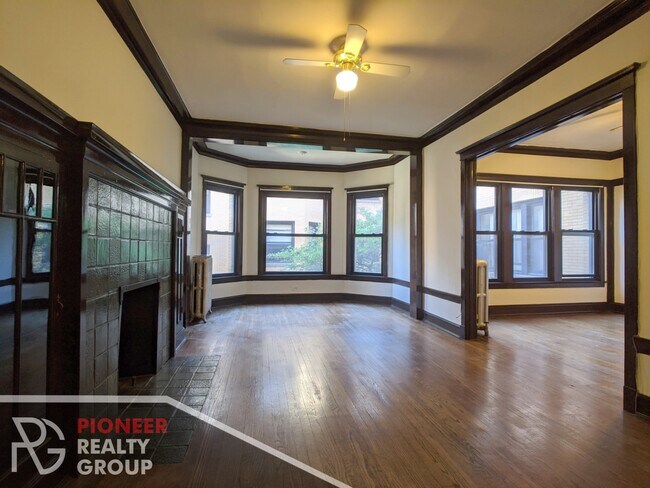 Foto del edificio - 2434 N Sawyer Ave