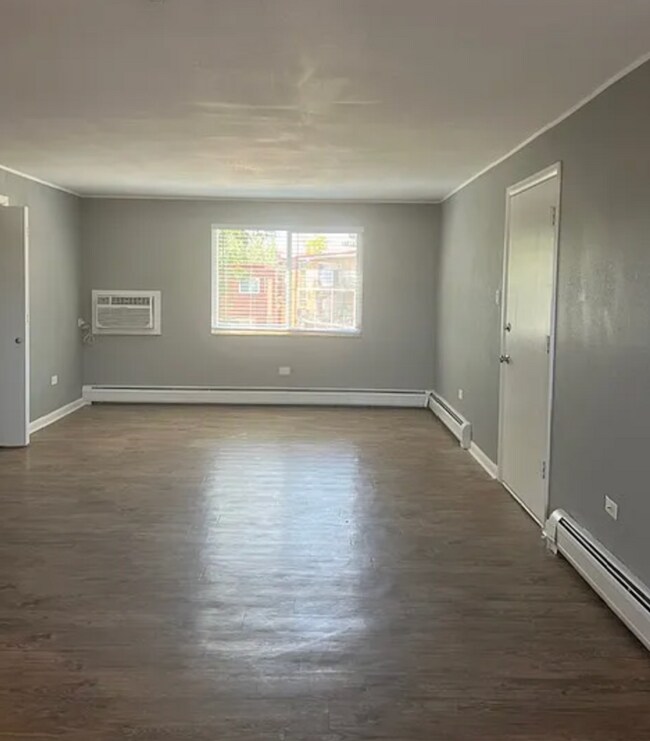 Foto del edificio - Beautifully Renovated 3 Bedroom Apartment with Private Balcony, In-Unit Laundry & A/C
