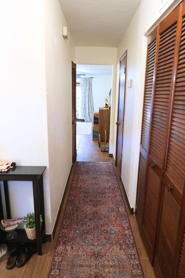 Foto del edificio - Prime Location to Haile Village