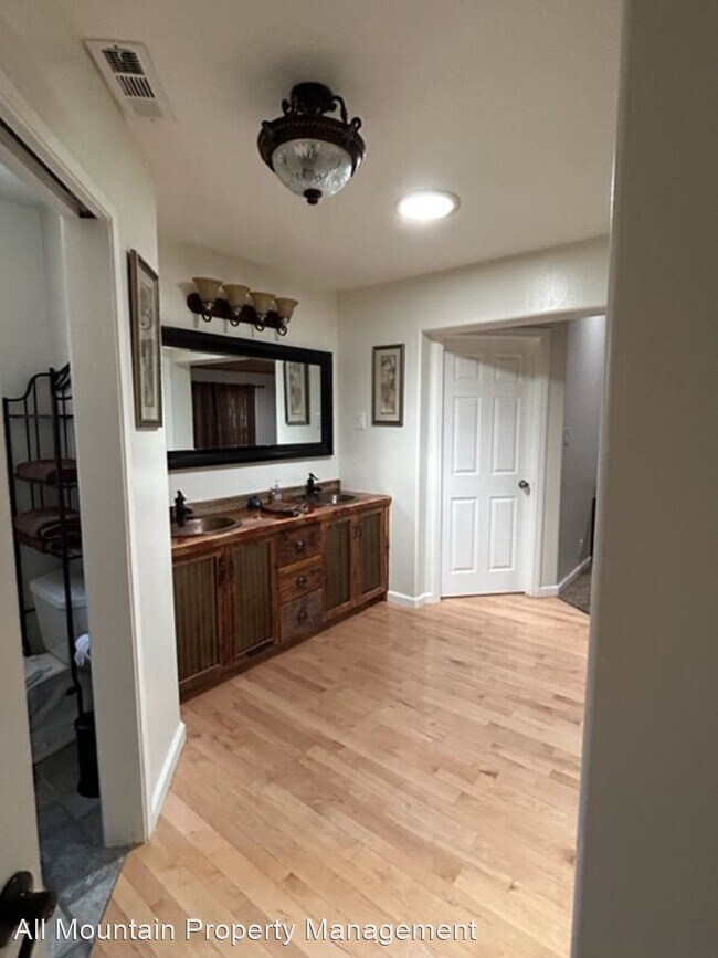 Building Photo - 3 br, 2 bath House - 43098 Moonridge Rd