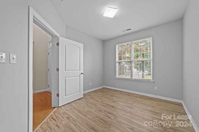 Building Photo - 13722 Delstone Dr