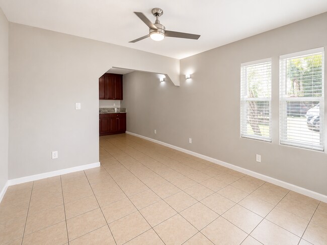 Foto del edificio - 16773 Randall Ave