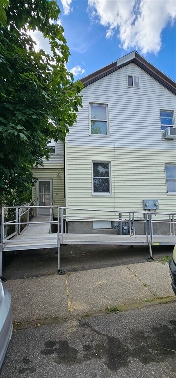 Primary Photo - 12 Foster St