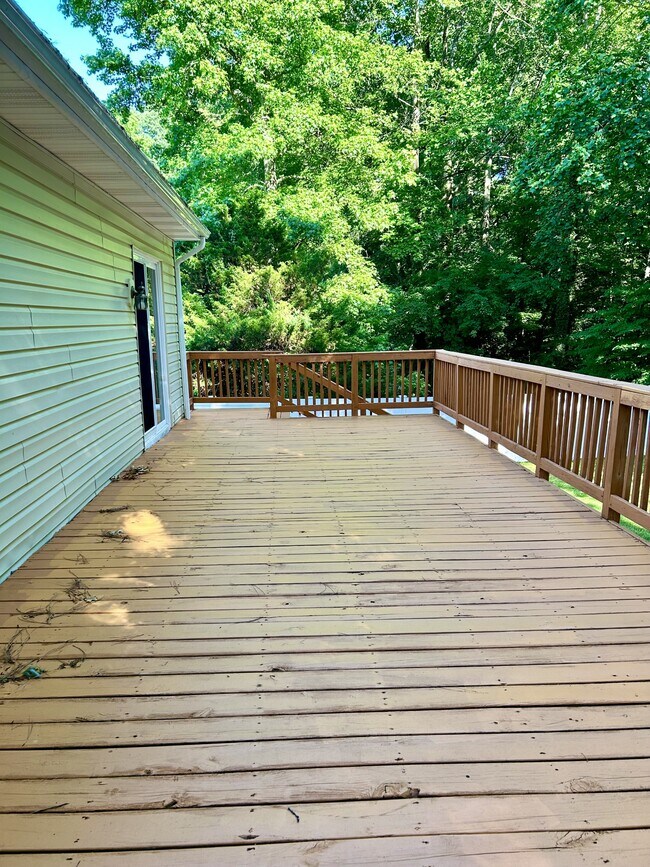 Building Photo - 46461 Rosewood Dr