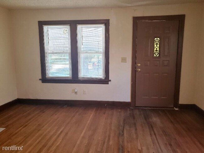 Building Photo - 2 br, 1 bath Townhome - 910 N. Amidon