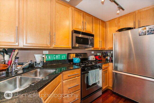 Foto del edificio - 2158 W Grand Ave