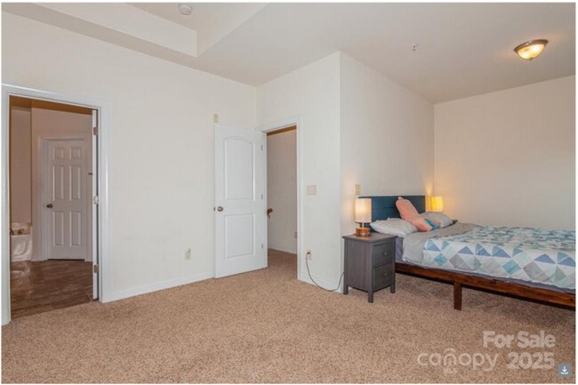 Foto del edificio - Stylish 2-Bedroom, 2.5-Bath Home with Mode...