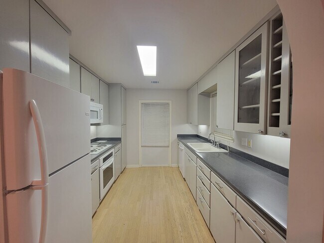 Foto del edificio - House for rent or sale